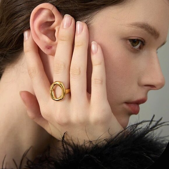 NWT Statement Chunky Oval Cut-Out Ring Sz.7 18K Gold Plated - Picture 2 of 11
